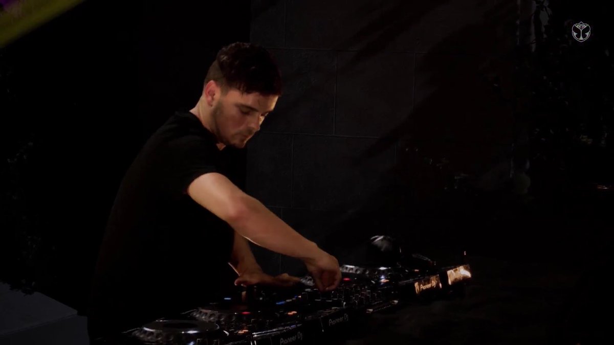 MXTomorrowWorld's tweet photo. MARTÍN GARRIX cerrando el último día de Tomorrowland Around The World con un excelente perfomance 🔥😎#Tomorrowland2020 https://t.co/eWyW4cbIeC