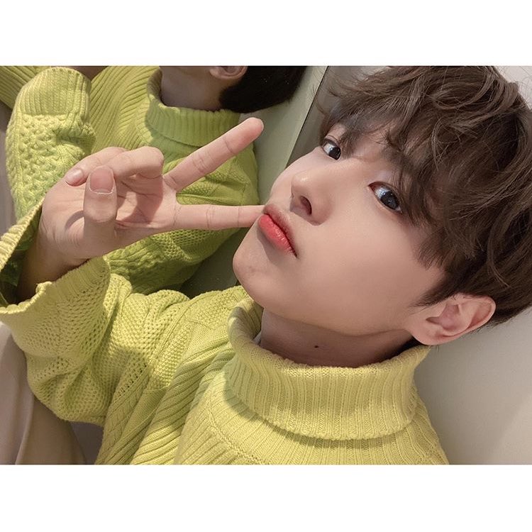 -byungchan selcas; a long but very necessary thread♡