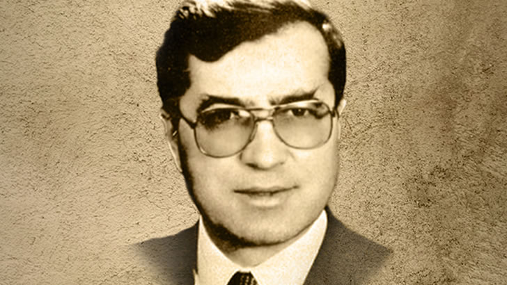 “Ben bir Türk olduğum için hapse götürülüyorum. Eğer Türk olmak bir suç ise, burada tekrar ediyorum. Ben bir Türk‘üm ve öyle kalacağım. Bu mesajımla Batı Trakya azınlığına sesleniyorum ve Türk olduklarını unutmamalarını söylüyorum.”

Dr. Sadık Ahmet

batitrakya.org/video-galeri/b…