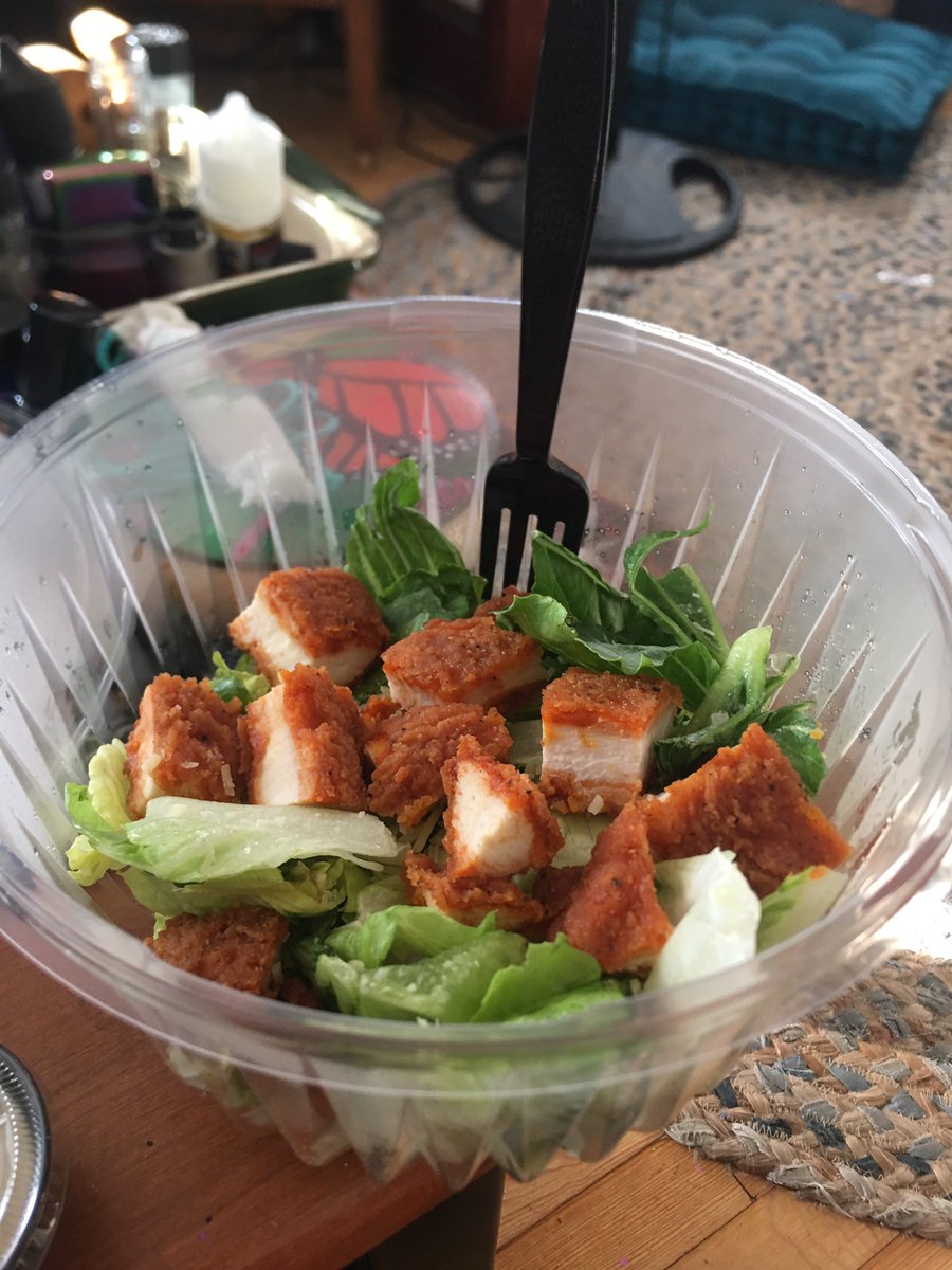 hellokriiistin's tweet photo. This is probably the last chance I give @sheetz . This $8 salad is literally half the container. 😡😤 https://t.co/s2oGfHat1L