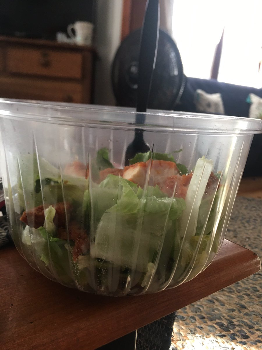 hellokriiistin's tweet photo. This is probably the last chance I give @sheetz . This $8 salad is literally half the container. 😡😤 https://t.co/s2oGfHat1L