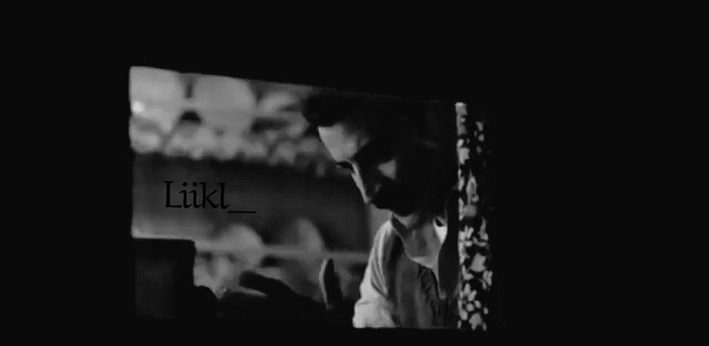 وقفَ المُحبُّ على الطلولِ طويلا
والقلبُ أَصدقُ ما تَراهُ عليلا
يا وقفةَ الحبِّ التي ما أَنْصفتْ 
تَرَكَتْ عَزيزَ العاشقين ذليلا !.

-عبدالرحمن الشهري.