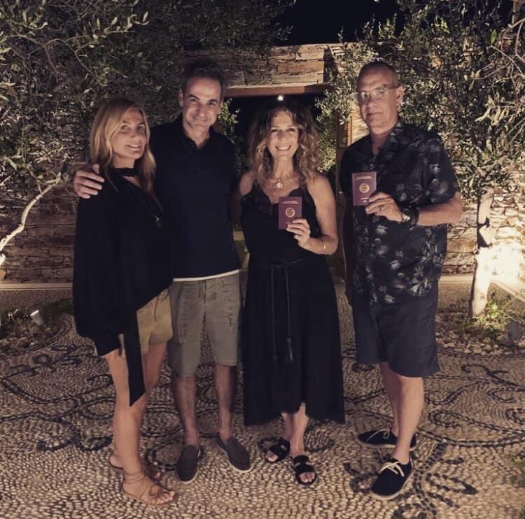 __zeyno_____'s tweet photo. Familie Hanks jetzt sind sie Griechen 🇬🇷
Dachte der ist Tot, vor allen Dingen hingerichtet oder gitmo, das Hin und Her ist echt nervenzerreißend :))
#QAnons #PizzzaGate #EU https://t.co/beYKJhrgyE