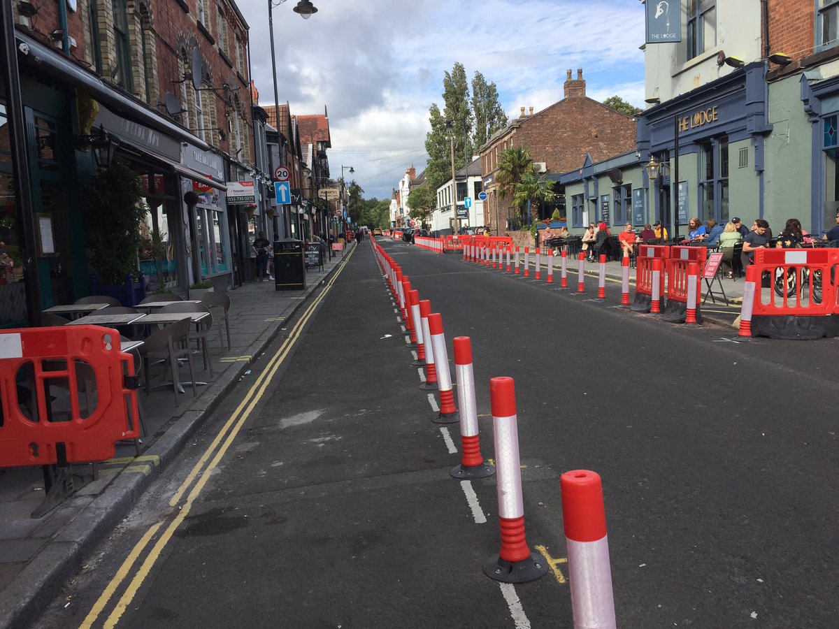 AmyFingSenior's tweet photo. @TraffordCouncil what are you playing at? Stop being bureaucratic robots &amp; start being resourceful. Minimum effort to support economy &amp; community here &amp; you failed! Btw look what Liverpool did for their businesses; that’s cones 4 commerce not for bottlenecking traffic! #Pathetic https://t.co/9i2jf7wWeZ