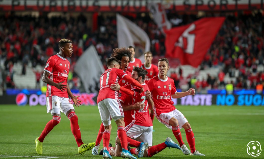 O Benfica conseguiu fazer uma melhores primeiras voltas da sua história, mas igualmente ter uma segunda absolutamente desastrosa. A brutal quebra de rendimento levou à perda da liderança e do título. A equipa das águias acabou por fazer um campeonato muito inconsistente.