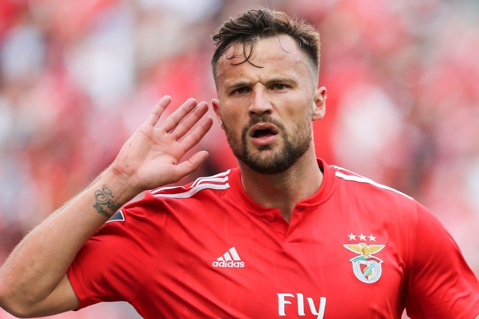 Desilusão: Seferovic Deixando de lado o caso RDT, Seferovic foi a grande desilusão do Benfica. O avançado suíço não conseguiu, nem de perto, replicar a época que lhe valeu o prémio de melhor marcador. A falta de rendimento associada à pouca confiança levaram a uma má época.