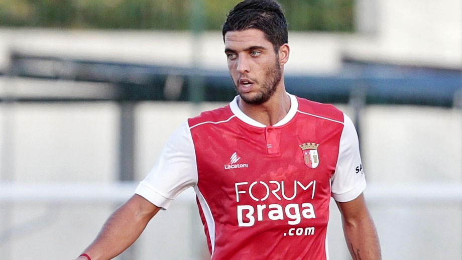 Desilusão: João Novais João Novais vai sentindo muitas dificuldades para mostrar no Braga o que conseguiu mostrar ao serviço do Rio Ave. Não falta qualidade ao médio português, mas a forte concorrência e alguns problemas físicos têm dificultado a sua afirmação em Braga.