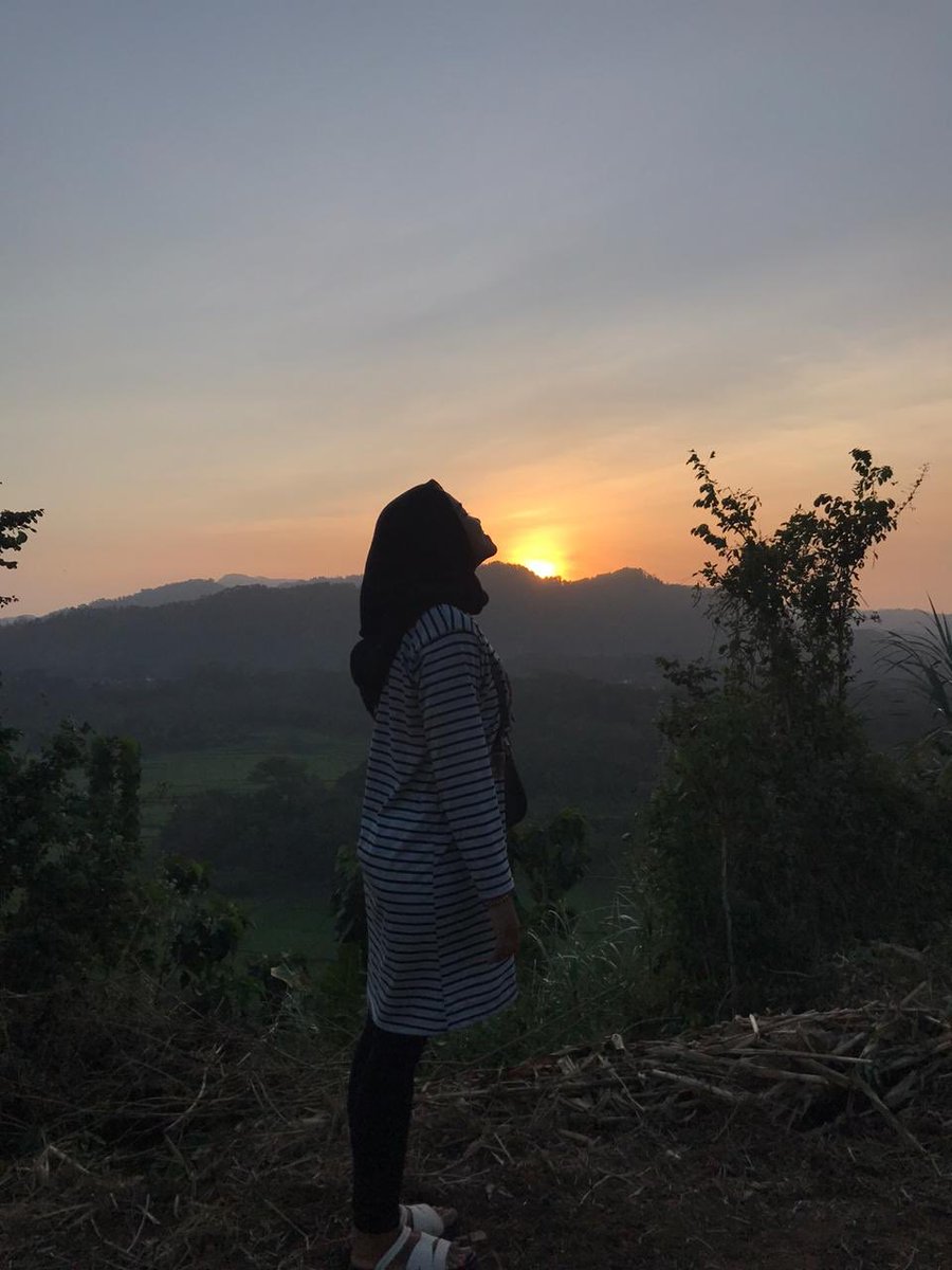 dyhkn's tweet photo. Senja~ https://t.co/Sg5RyHVIlR