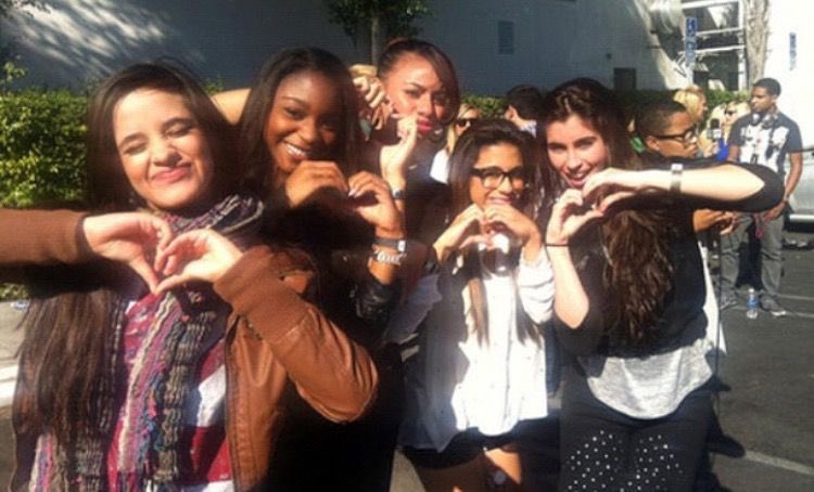 laurenskyIine's tweet photo. te has topado con unas fifth harmony fetus de la suerte, ahora comenta  #8yearsofFifthHarmony ✨ https://t.co/Mzkx1jaRRO