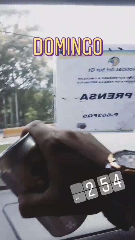 GuatesurNews's tweet photo. ACLARACIÓN

Una etiqueta en twitter nos puso en alerta, alguien subió una fotografía exhibiendo una cerveza mientras manejaba y se visualiza en su carro nuestro logotipo identificándose como “Prensa”. Aclaramos que nuestros colaboradores cuentan con un carnet, los automóviles 👇 https://t.co/CXBwG6RSU8