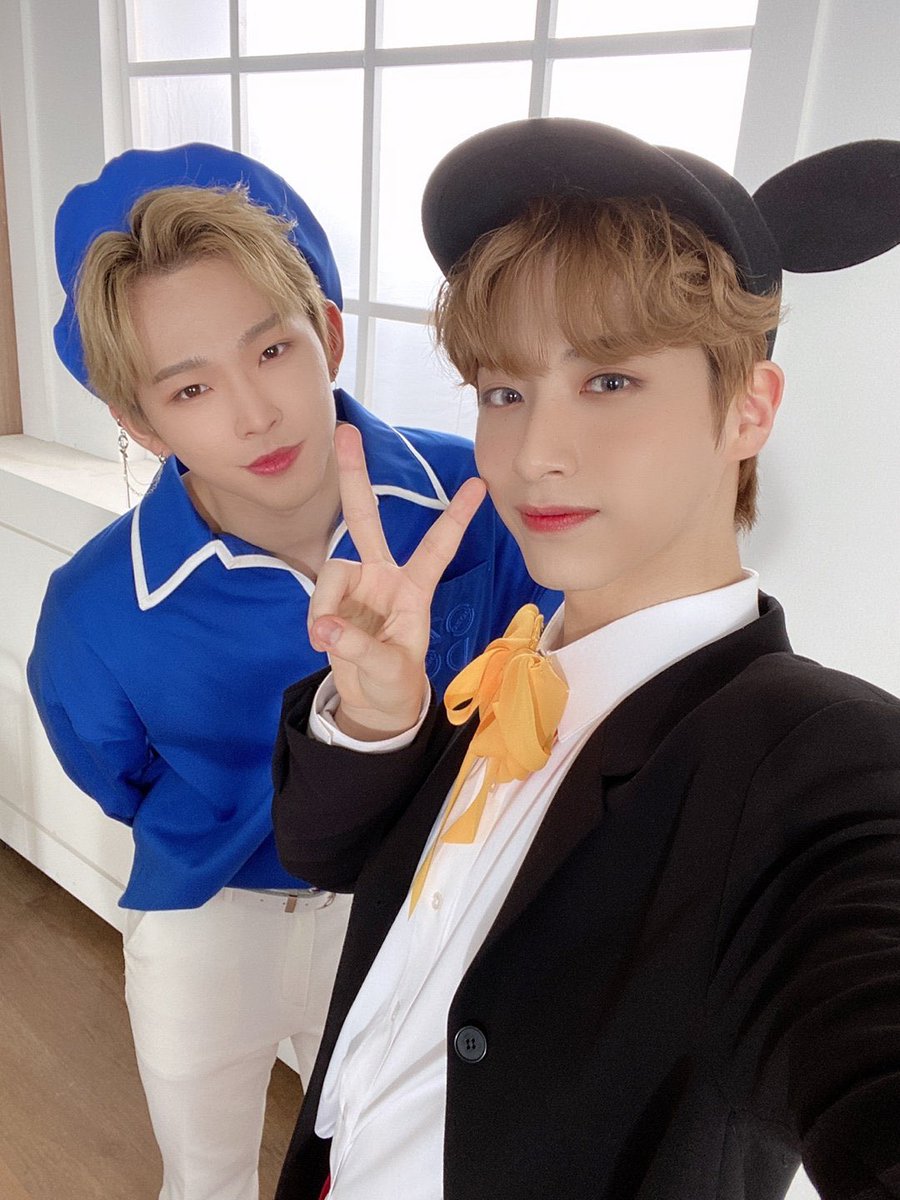 since this has unexpectedly become a beret thread, I’ll also add beret Donald Duck Leedo in here!!! (featuring cute Mickey Mouse Xion!!!)  @official_ONEUS