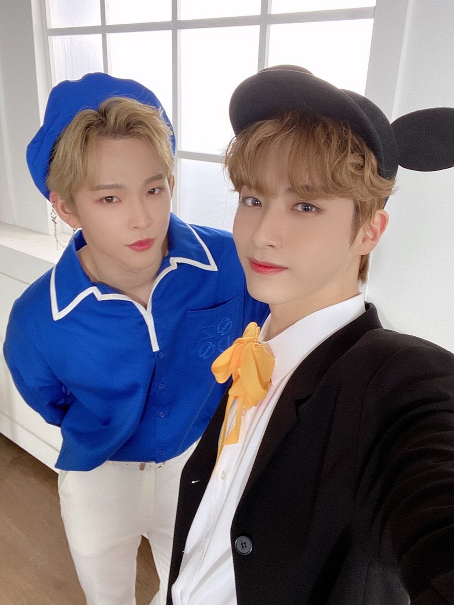since this has unexpectedly become a beret thread, I’ll also add beret Donald Duck Leedo in here!!! (featuring cute Mickey Mouse Xion!!!)  @official_ONEUS