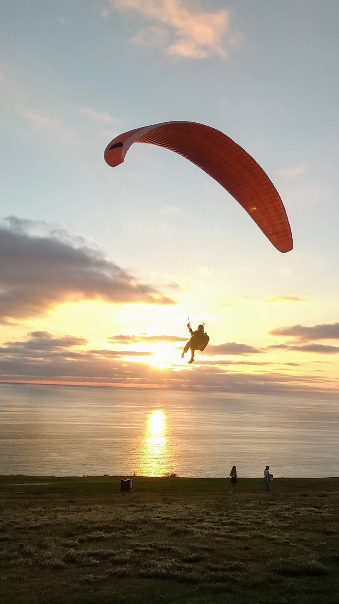 spunco's tweet photo. Soaring above all fears, tunning up into the most fantastic of possibilities: The magic of human #flight ✨ https://t.co/uZxbXg4Wue