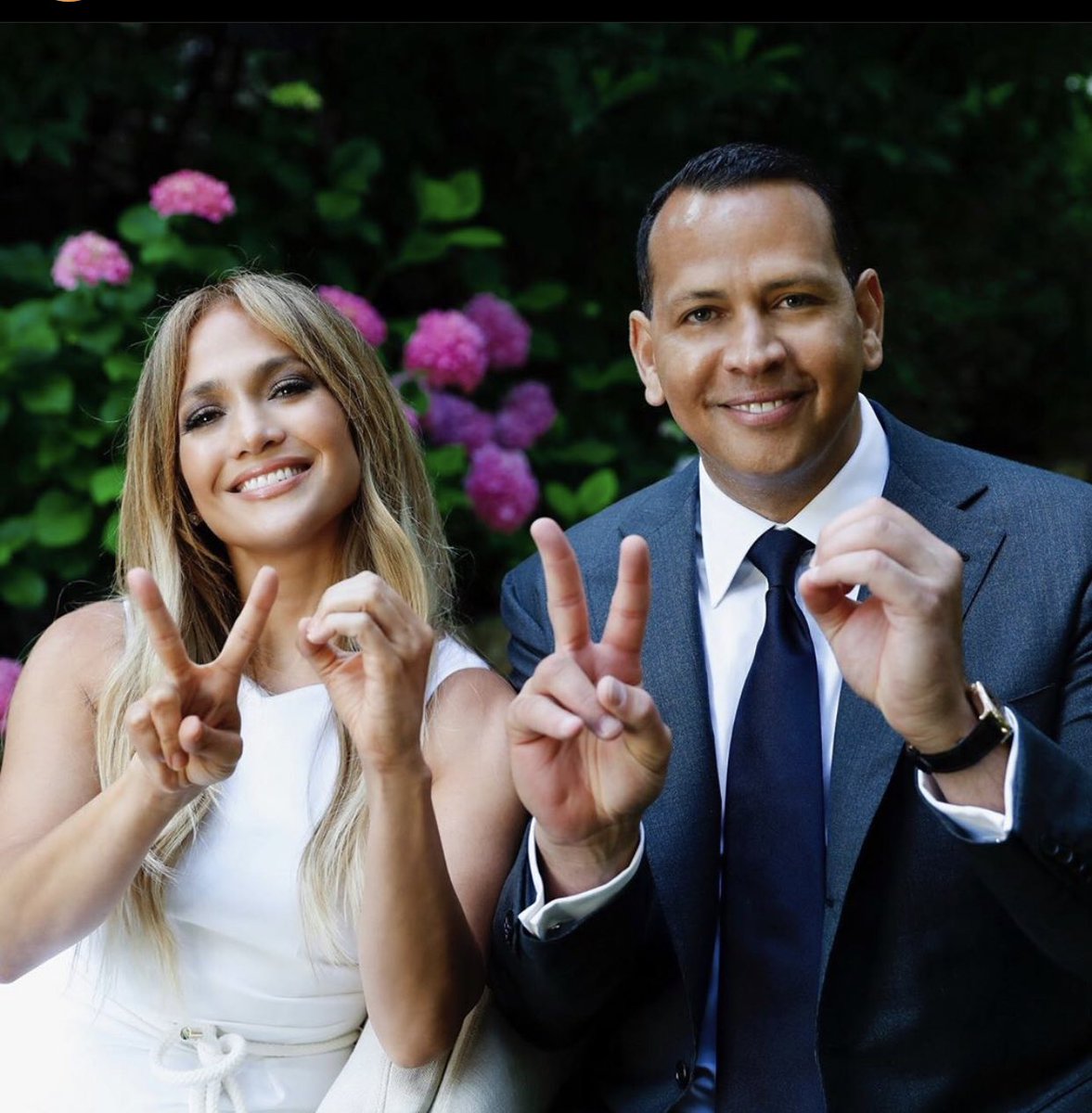 JamaicanJlover's tweet photo. Happy Birthday @AROD 🎂🎂🎉🎉🥂🥂🥂 Here’s to many more Birthdays!!! Continue to keep that smile on our girl face ❤️❤️ @JLo #JulyLeos #JRod 
#HappyBirthdayArod https://t.co/qhhvA4gY8l