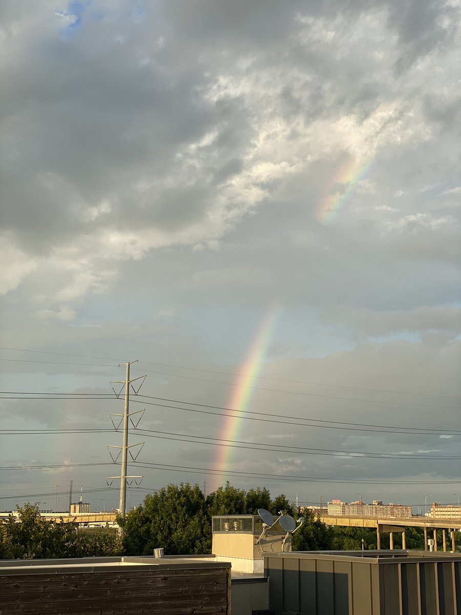 amgessel88's tweet photo. Rainbow in Oak Cliff this evening @wfaa https://t.co/fv3VNrFI6j