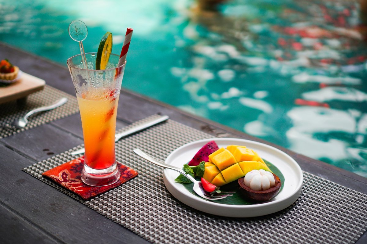 bhotel_bali's tweet photo. Anyone miss the vibes of pool with a glass of cocktail and fresh fruits? 😍😍
.
.
#bhotelbali #bhotelbaliandspa #kutahotels #denpasarhotels #poolsofinstagram #poolgoals #poolwithaview #poolvibes #poolpackage #cocktail #cocktails #cocktailsofinstagram https://t.co/kWalERMNQ9