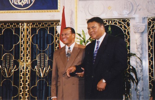 J0nblaz's tweet photo. @bbk9491 @305toToronto @JayElectronica The Great Muhammad Ali didn't fall for the "okey doke" divide &amp; conquer traps set by the FBI and CIA. He didn't foment hatred among Sunnis, Shias or sects! https://t.co/oDqb6tHnnh