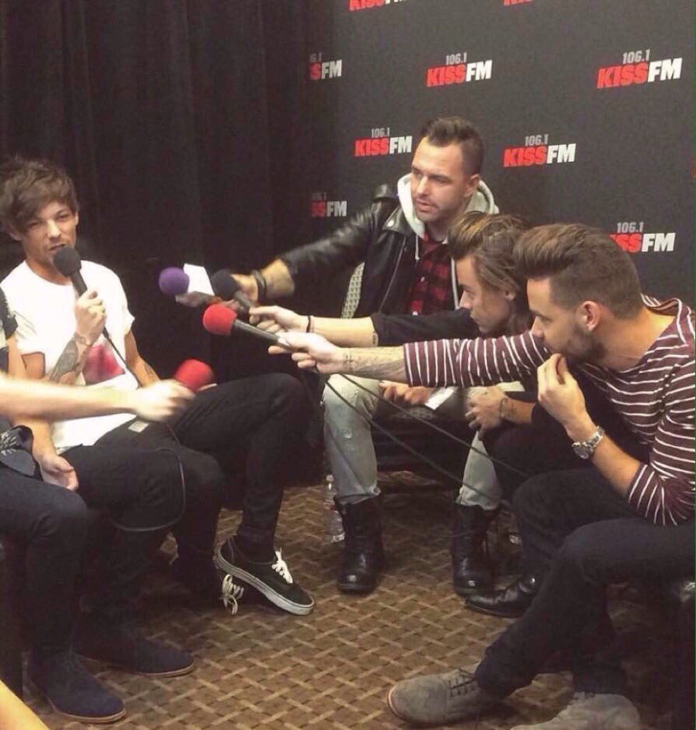 gryfflwt's tweet photo. como louis tomlinson merece ser tratado https://t.co/sZslnByAme