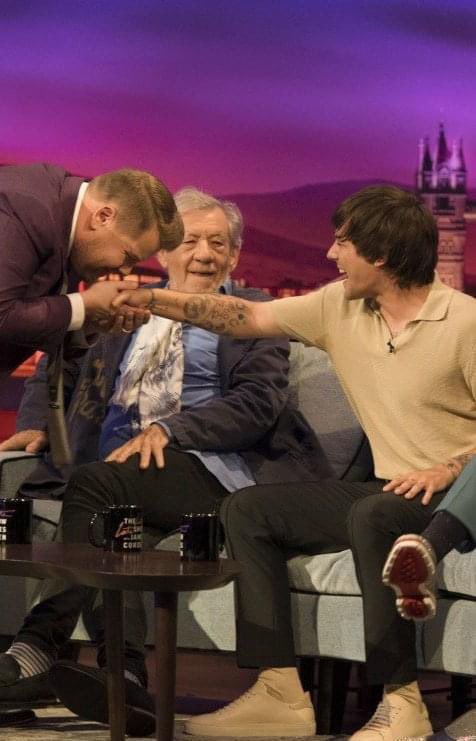 gryfflwt's tweet photo. como louis tomlinson merece ser tratado https://t.co/sZslnByAme