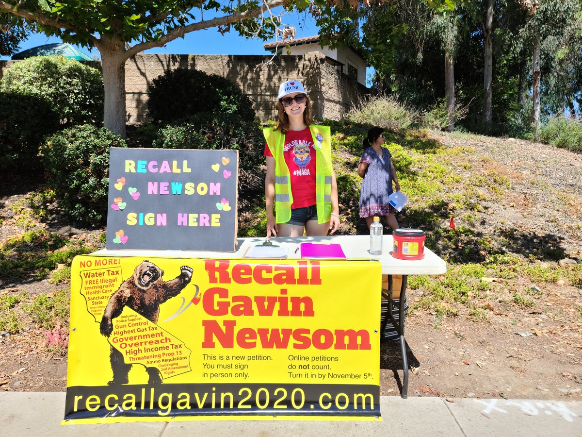 gagaformaga's tweet photo. Had a successful Trump rally today and I got lots of signatures to RECALL @GavinNewsom ๐๐ Every registered voter in California should be signing this petition!!! #GetNewscumOut ๐บ๐ธ https://t.co/YqSRtdJXC7