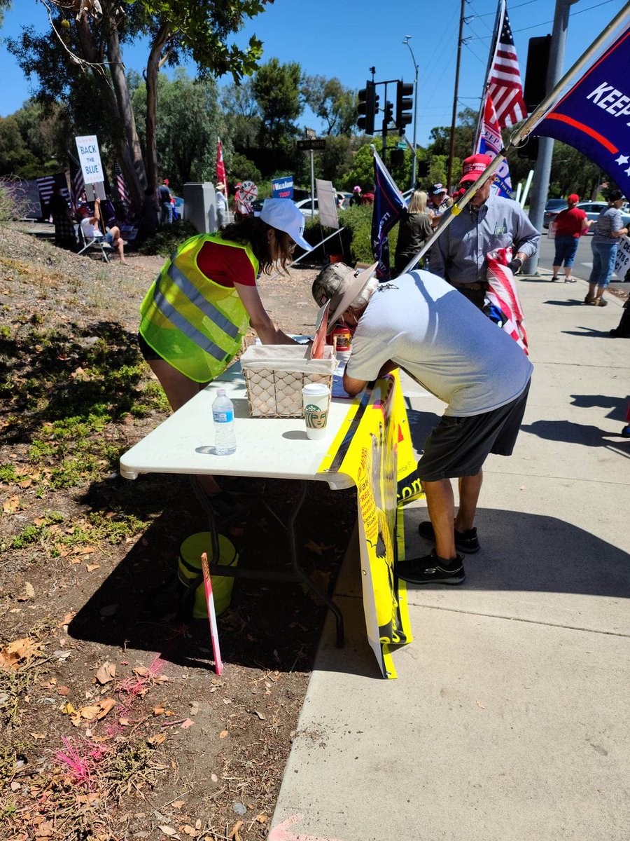 gagaformaga's tweet photo. Had a successful Trump rally today and I got lots of signatures to RECALL @GavinNewsom ๐๐ Every registered voter in California should be signing this petition!!! #GetNewscumOut ๐บ๐ธ https://t.co/YqSRtdJXC7