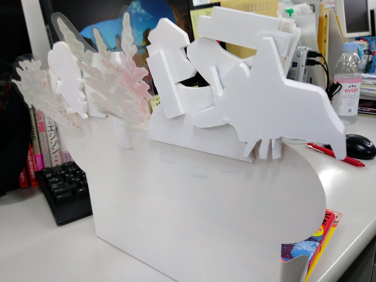 MoveKanizo's tweet photo. 会社についたら凄い手作り販売台が!ラミネ加工の花や魚。ハレパネで文字が浮いてる!
#MOVEmini
#魚
#植物
#石田さんが作りました https://t.co/u2E60a781h