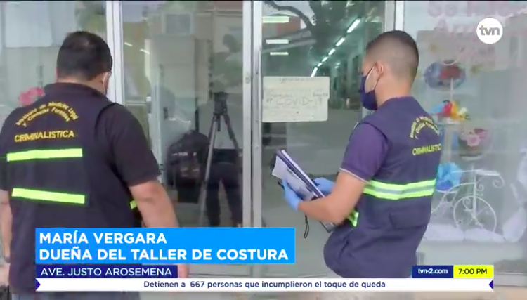 tvnnoticias's tweet photo. De la misma forma, negocios que se ubican al lado del laboratorio, también fueron objetos de los delincuentes. #NoticiasTVN https://t.co/Izd61C9gvP