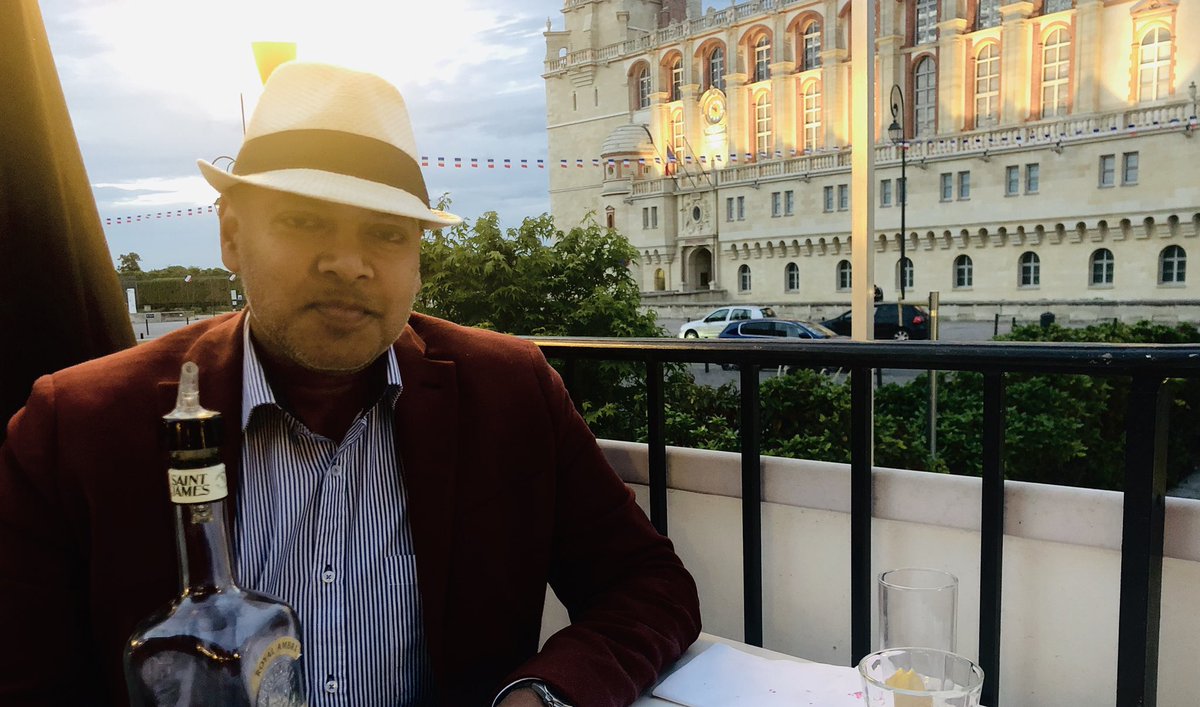 GDjeyaramane's tweet photo. Soirée à Saint-Germain-en-Laye, l’occasion de #trinquer à la #Francophonie retrouvée...enfin un secrétariat dont l’intitulé la mentionne fièrement #uncheminverslautre
@JBLemoyne @Arnaud_Pericard https://t.co/qcghpJfmBg