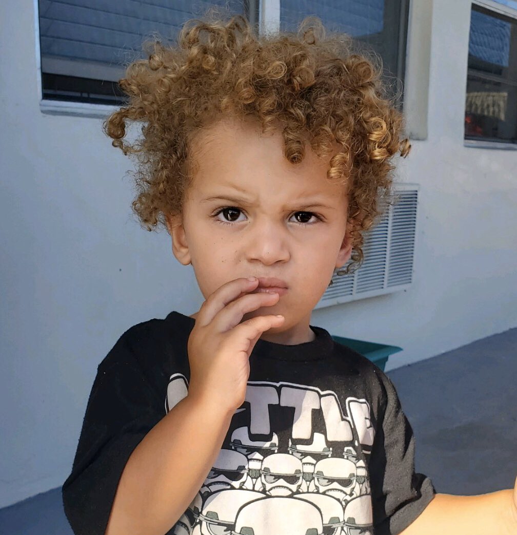 MiramarPD's tweet image. After nearly 12 hours of searching, we have yet to locate this little boy’s family. We urge anyone with information on his identity to please contact us at 954-602-4000. #RetweeetPlease