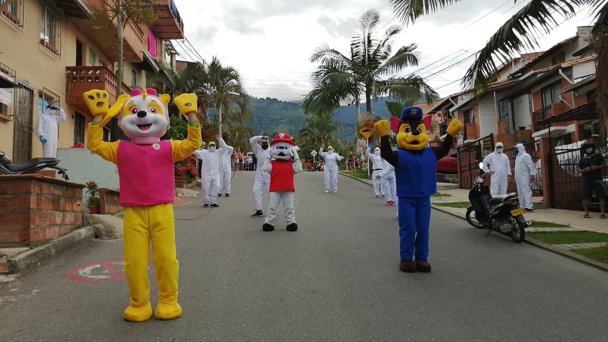 camilaramirezci's tweet photo. La Patrulla INDER llenó de magia la comuna 80 🐩🐶🌈🎶💃🤸‍♂️.
#ElINDERSeSiente #RecreandosRecorreMedellín
#QuedateEnCasa
@INDERMEDELLIN @DianaToroZ @JaimeVillayepe3 @franciamolina_ @ConyGomez07 https://t.co/Btokf57hjO