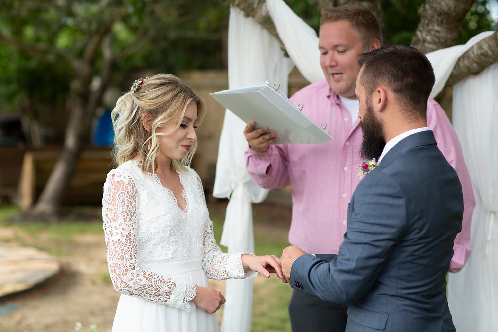 ChelseaAllenn's tweet photo. Got married at at our own home and honestly, 10/10 would recommend. https://t.co/eQRoiTAnQt