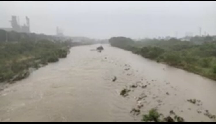 HernanSalinasW's tweet photo. LLAMADO URGENTE!

El gobernador @JaimeRdzNL debe inmediatamente solicitar a la @SEGOB_mx la Declaratoria de Emergencia y de Desastre para que a la brevedad empiecen a fluir recursos para atender las necesidades básicas que demande la población por los daños causados por “Hanna”. https://t.co/A4BUQbGQpB