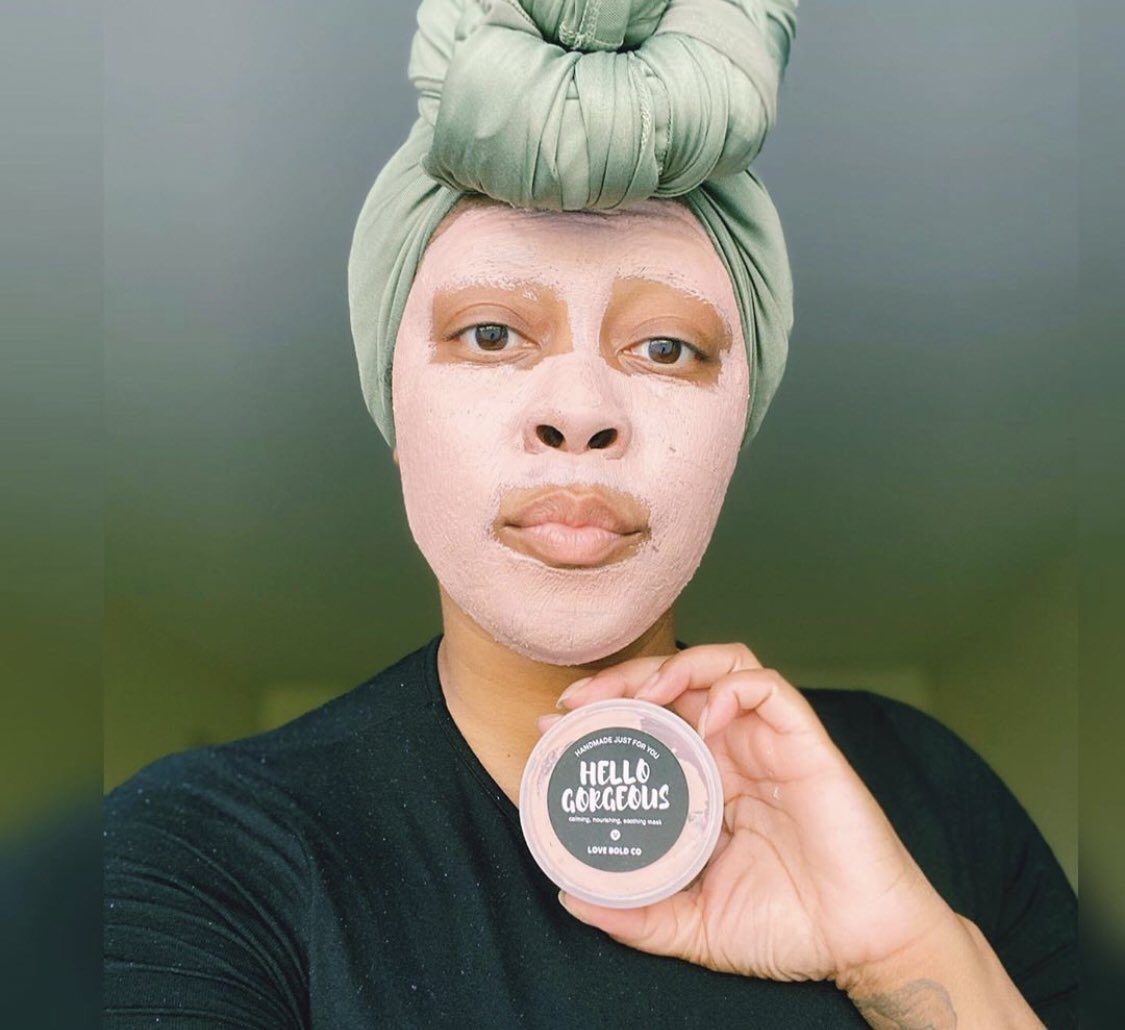 loveboldco's tweet photo. Have you tried my HELLO GORGEOUS mask yet? 🤔Tell me what you think below. 👇🏾👇🏾
Ummmm if you haven't, tap the link in bio to shop. 📸: @MsTeach1225 #loveboldco #facemasksunday #SelfieSunday #facemask https://t.co/tJsaolggFG
