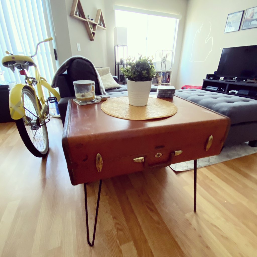 DearJamieMR's tweet photo. I’ve had this vintage 1960s Samsonite suitcase for a few years and it just sat in my living room. I finally decided to reupholster the inside a bit & add some hairpin legs so it can be a side table. #quarentineprojects #vintage #diy #homedecor https://t.co/DBkujmpWMC