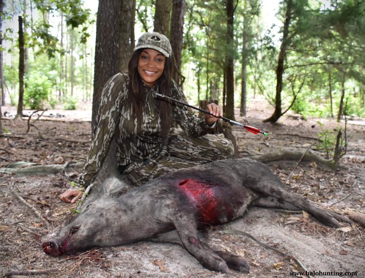 HALO_Hunting's tweet image. I thought about editing some of the blood out, but the truth of the matter is that I’m a proud hunter. Looks like bacon is back on the menu!🥓🐗 @halo_chronicles @HunterNation @MossyOak @SafariClubIntl