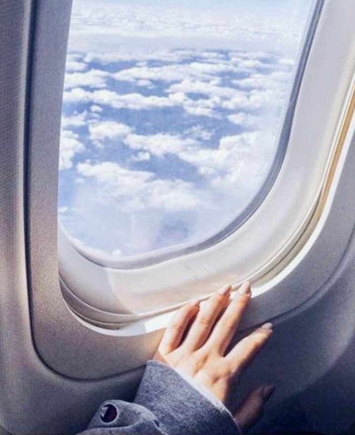 saara460's tweet photo. #اشتقت_للمطار والطياره والنافذه التي تطُل على السحاب ☁️✈️😩 https://t.co/l4ZL09PCKP
