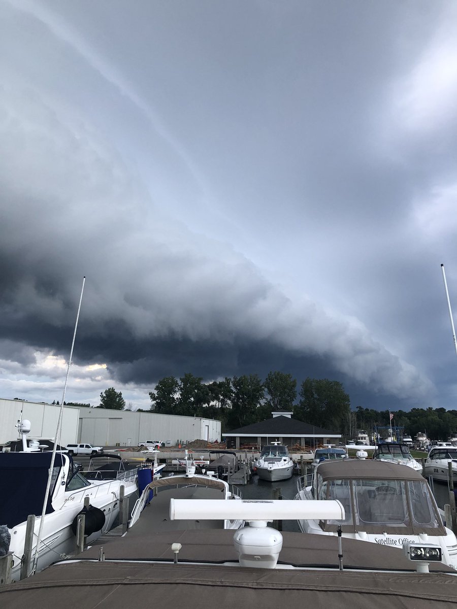 mrdgreg's tweet image. Check this cloud out @NWSGrandRapids