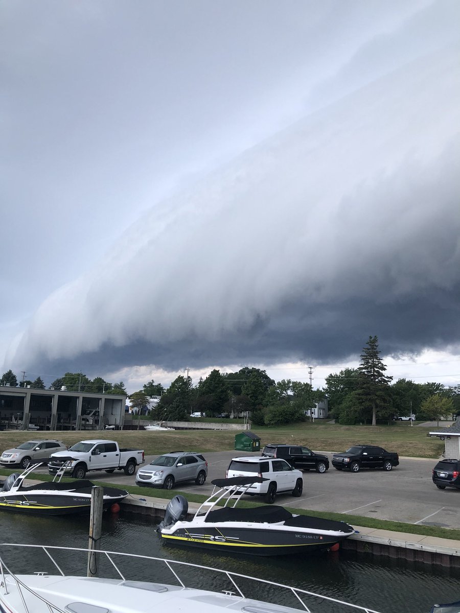 mrdgreg's tweet image. Check this cloud out @NWSGrandRapids
