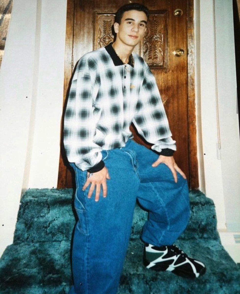 PremiumPete's tweet photo. This pic never gets old! 🔥 All Baggy Everything! 😂 When the Carpet Matches the Kicks you know it's a CLASSIC! 🏆 @sk40_reignman ~ #flashbacksunday ~ #90s ~ #kamikaze ~ #seankemp ~ #reebok ~ #guess https://t.co/wfqWI4x6fg