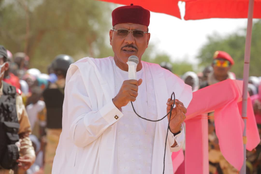 mohamedbazoum's tweet photo. Poursuite de la tournée de proximité et de rencontre avec les structures du PNDS TARAYYA, de la région de Tahoua.
#Etape de #Ourno en images. https://t.co/GsiFGpbgLf