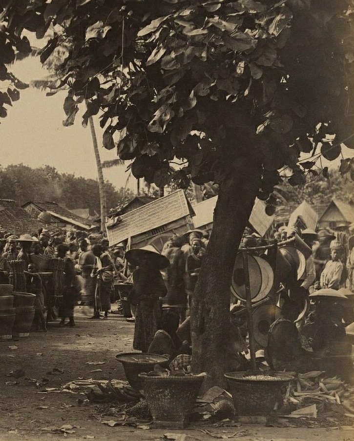 potolawas's tweet photo. Pasar Slawi Tegal-Jawa Tengah, sekitar 1890.
β’
πΈ: N.G.A. (National Gallery of Australia)
β’
#potolawas #potolawastegal #tegal #pasarslawi #exploretegal #visittegal #pasar #markt https://t.co/lCsJ4tVH8j