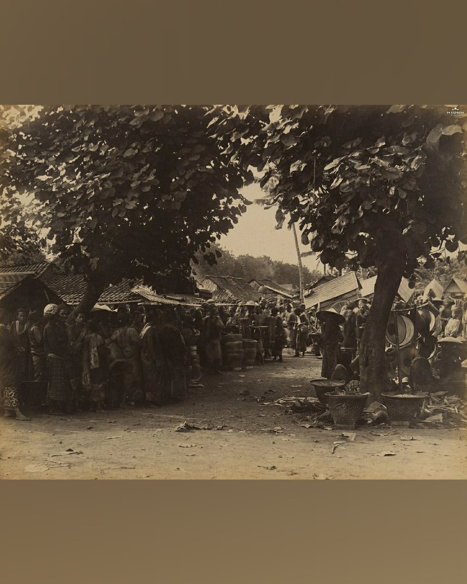 potolawas's tweet photo. Pasar Slawi Tegal-Jawa Tengah, sekitar 1890.
β’
πΈ: N.G.A. (National Gallery of Australia)
β’
#potolawas #potolawastegal #tegal #pasarslawi #exploretegal #visittegal #pasar #markt https://t.co/lCsJ4tVH8j