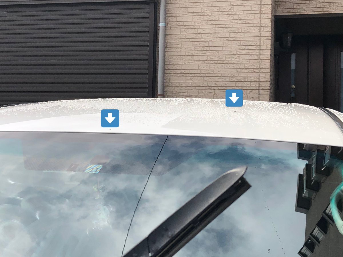 かどちゃん 先日 塗装剥がれ見つけて ヴェルファイア や アルファード の系パールホワイトは 塗装が新車登録から10年保証で保証修理して貰える事になったのだが 剥がれ広がってるよ しかも増えた ルーフと右側フェンダーガラス 修理が盆明けなんだ