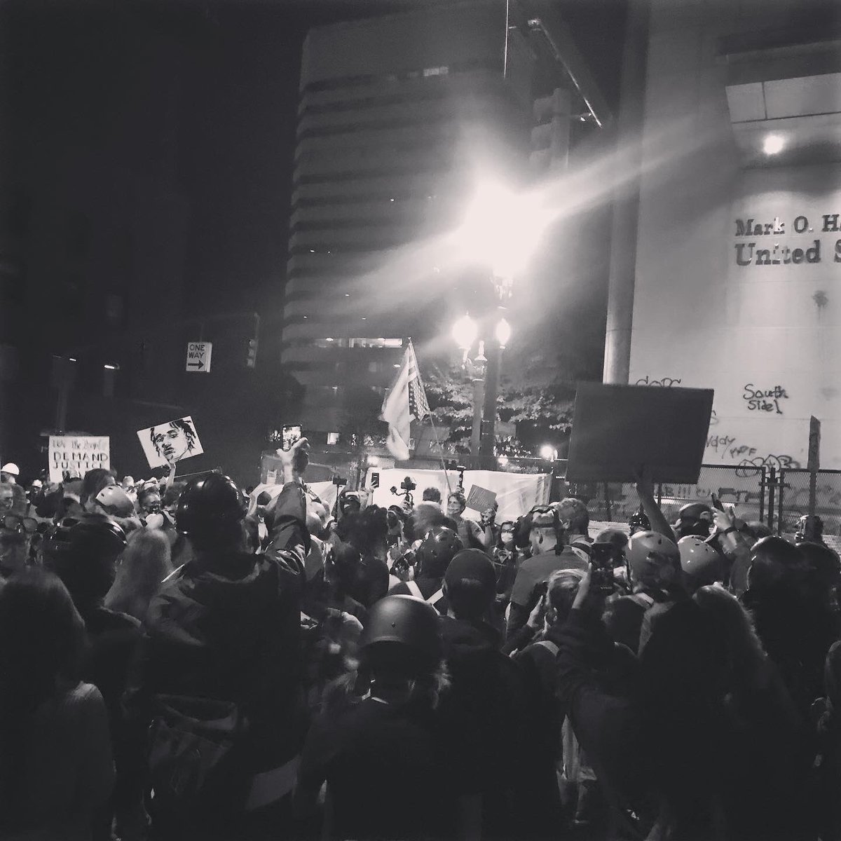 ssaaggeerr's tweet photo. There is a lot of love and solidarity out there. Thanks to the moms, dads, union members, everyone with a leaf blower and eye wash, and sweet friends. Until next time, stay vigilant yall. 
#standupfightback 
#fedsoutofportland #portlandprotest https://t.co/1KiXMvl92z