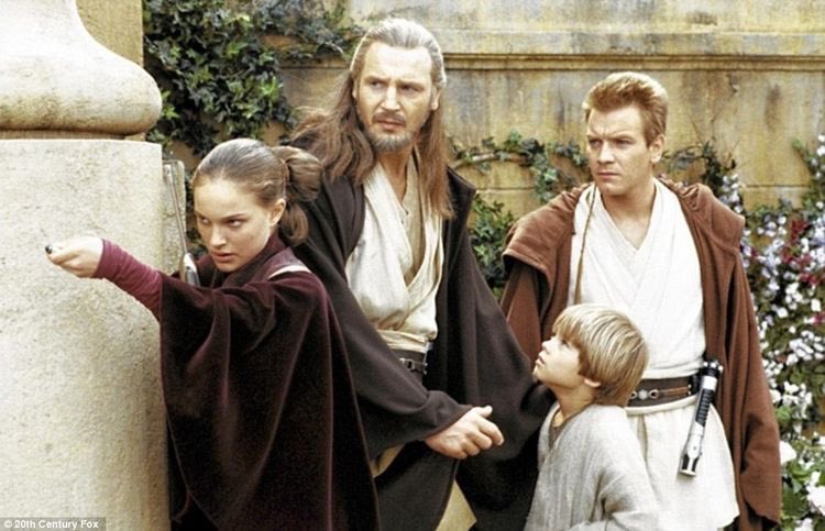 DYKEAMIDALA's tweet photo. i love this photo so much bc it looks like they’re looking for their car in a mall parking lot https://t.co/24giRnMMsf
