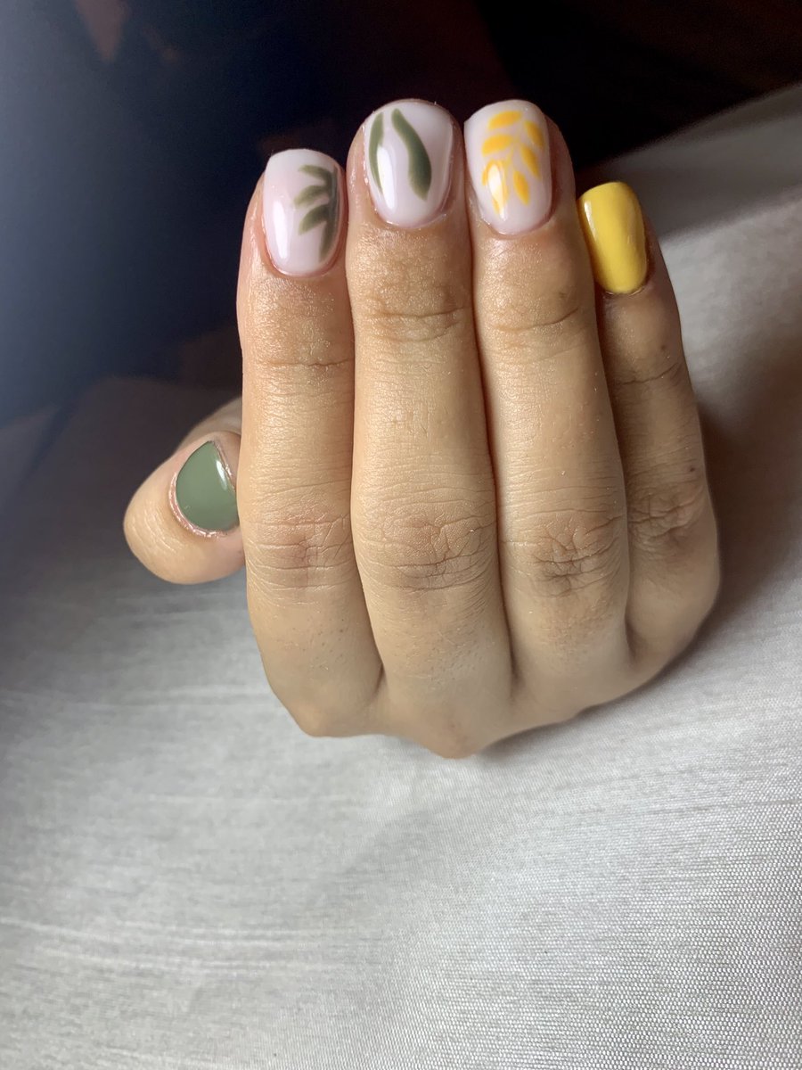 MMaricelie's tweet photo. ¡CADA DÍA ME ENAMORO MÁS DE ESTO! 🤩✨💕 
#SacaTuCita
#WeekendNails
#NailArt 

Gracias a todos por el apoyo siempre💕 #MARICURES https://t.co/egI8qYfa0J