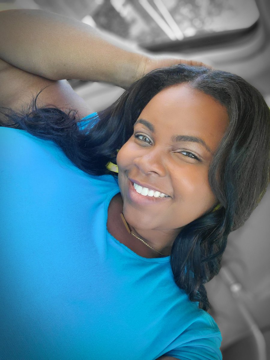 BrownRomekia's tweet photo. Happy  Sunday 😊 
#ichoosemeee 
#forevercoco 
#billboard 
#newyork 
#atl 
#model
#effyourbeautystandards https://t.co/aOODQGlvvO