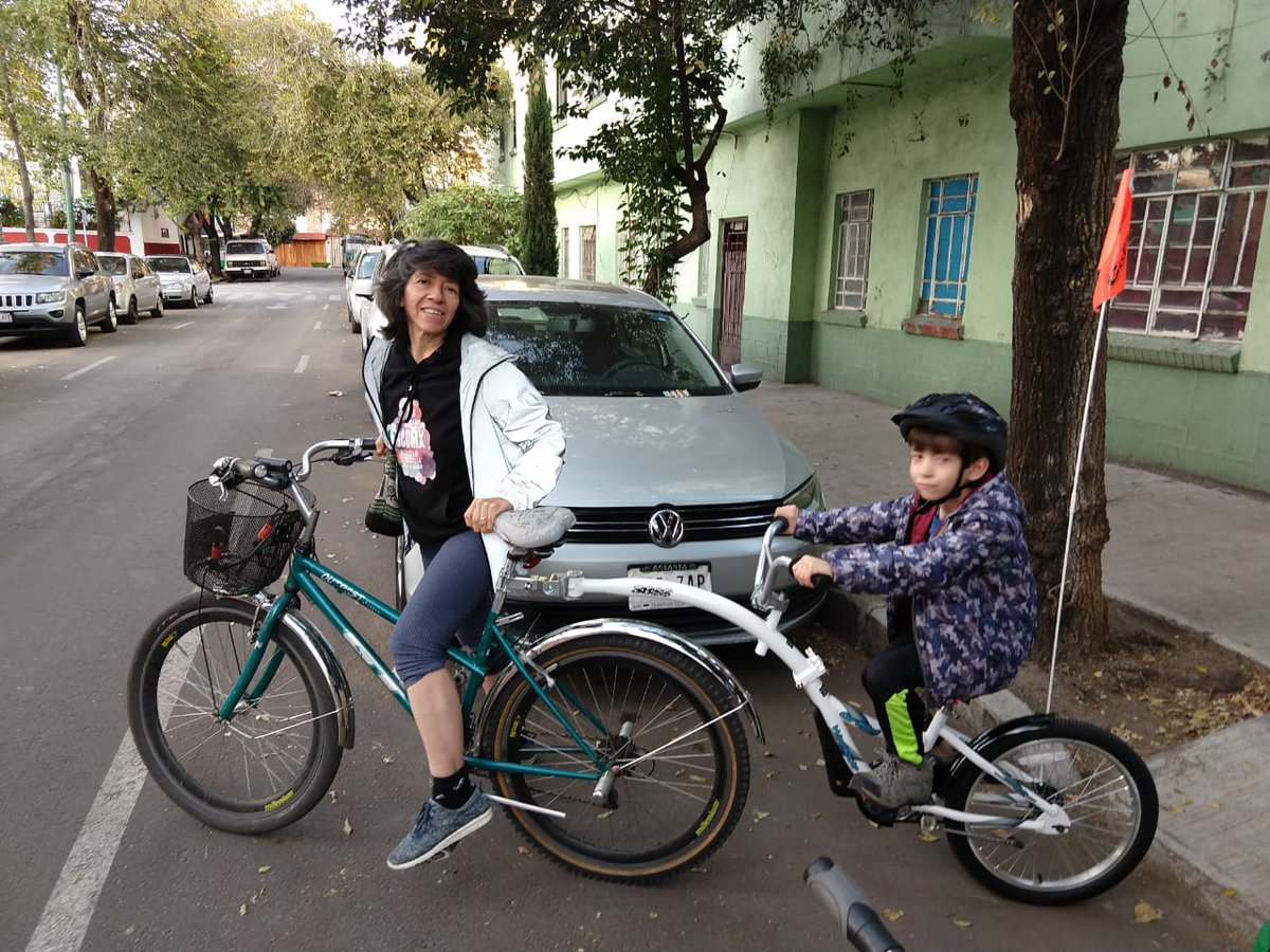 arelibiciteka's tweet photo. Señora, madre de dos, 50 años. Si yo puedo ir en bici a todos lados, quien lo desee puede lograrlo también. #MejorEnBici (foto de 2019) https://t.co/FLRqUHj2Zz