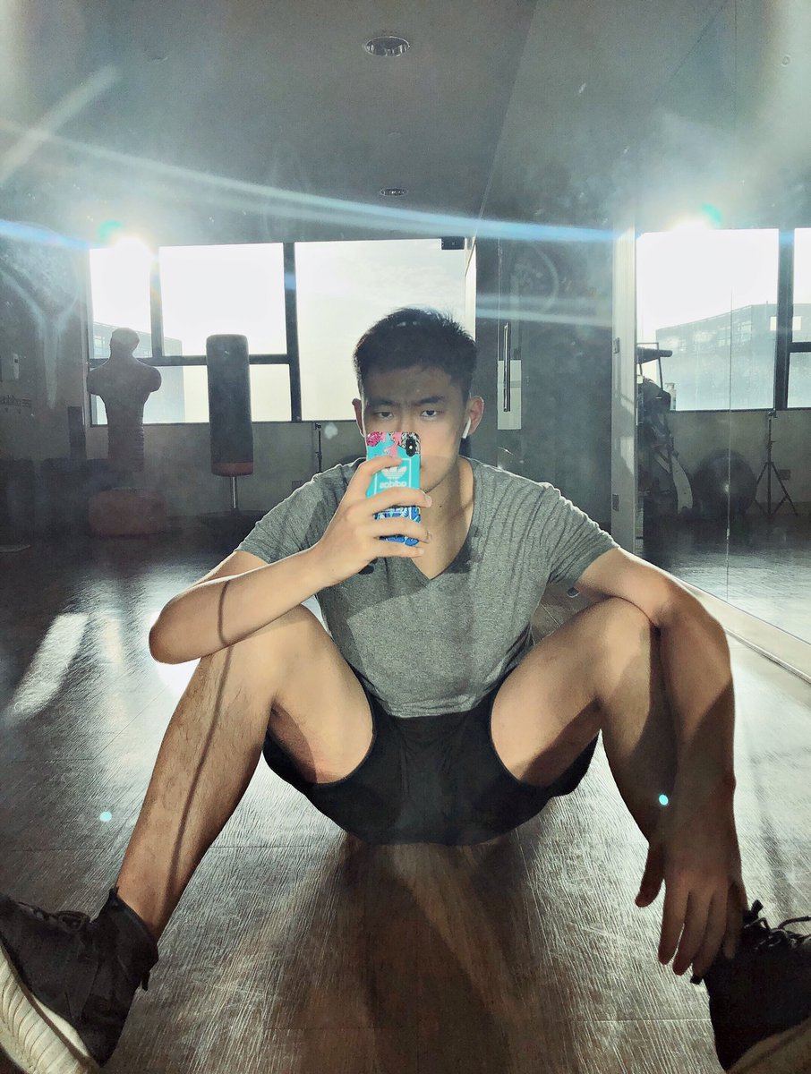190cmdady's tweet photo. 我不太相信两个人能走很远很远很远
我对别人没有信心
对自己也没有 https://t.co/p03IMvGXfa