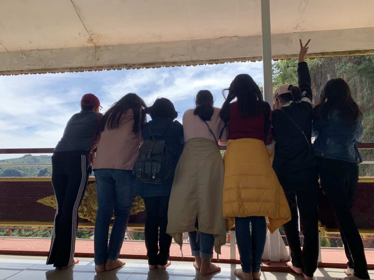 FuqingIn's tweet photo. Silhouettes of Volunteer Chinese Teachers（94）
    Participating in the graduation trip of the sixth graders, we were very happy all the way and met a black cat with a white beard.
Chinese Teacher Volunteer：Zhang Beibei https://t.co/SYcgpgm9yh